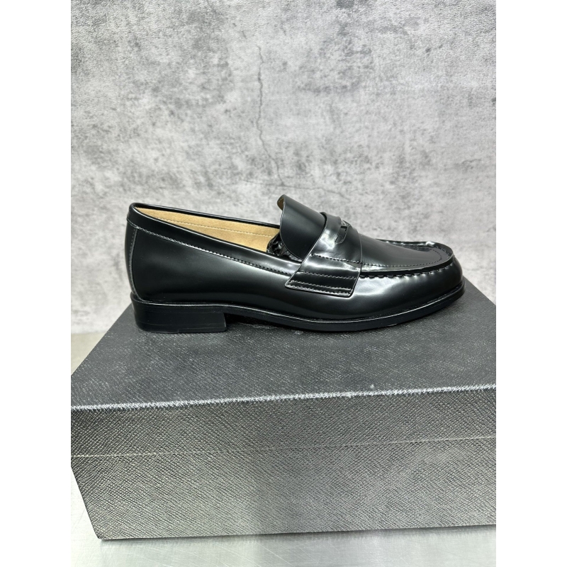 Pra*a leather shoes